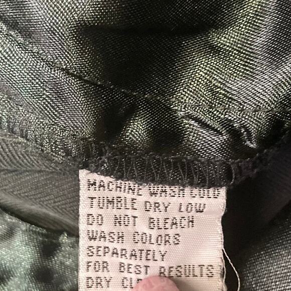 Tommy Bahama women’s silk shorts, size 10 gray sand washed silk pleat front - Picture 8 of 10